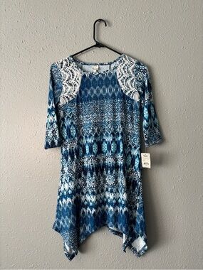Mudd Blue and White Patterned Lace-Shoulder Tunic Top